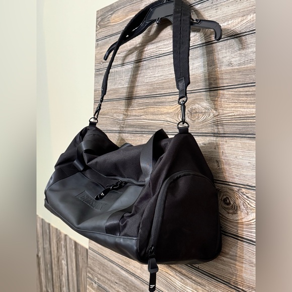 Gymshark duffle bag black